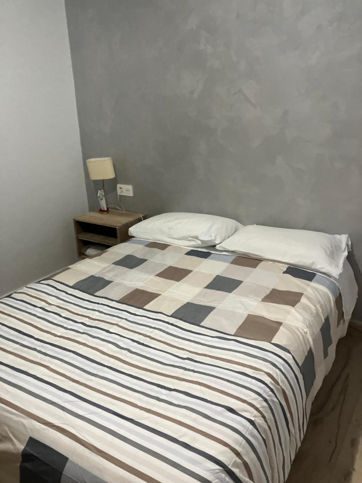 Apartamento En Camino De Ronda De Dos Habitaciones Y Salon Granada Bagian luar foto